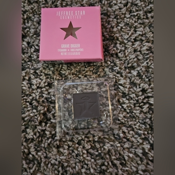JEFFREE STAR GRAVE DIGGER SINGLE EYE SHADOW - NEW - Picture 1 of 3